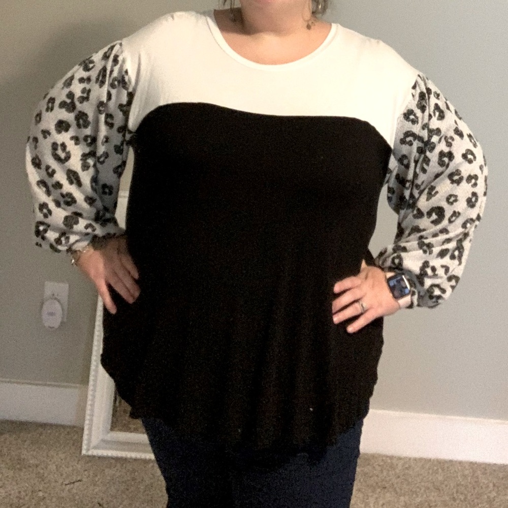 Leopard flowy sleeve top